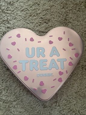 DUNKIN Munchkin Tin Valentine Heart